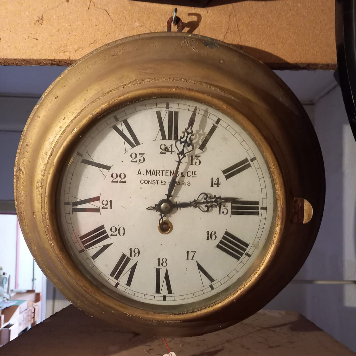 Réparation pendule Œil de bœuf, mouvement simple indication 24h