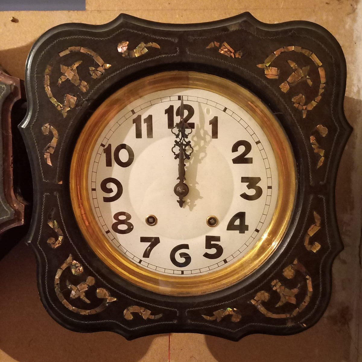 Réparation pendule Œil de bœuf avec chiffres arabe