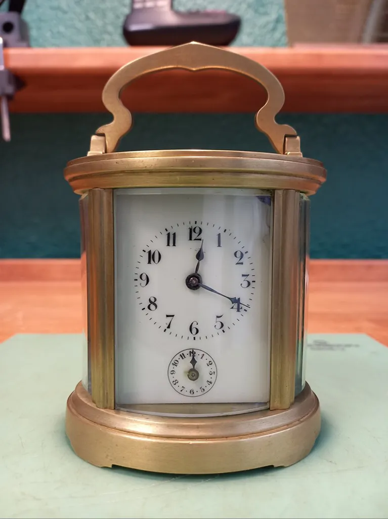 Réparation d'une pendulette d'officier par Horlogers Lyonnais