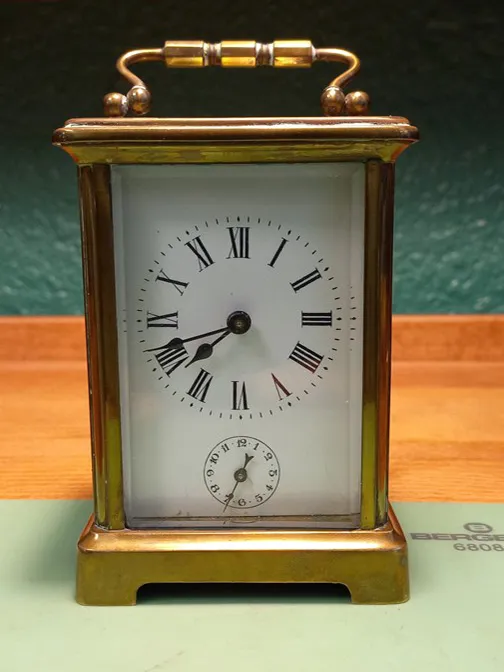 Intervention sur une pendulette officier par Horlogers Lyonnais