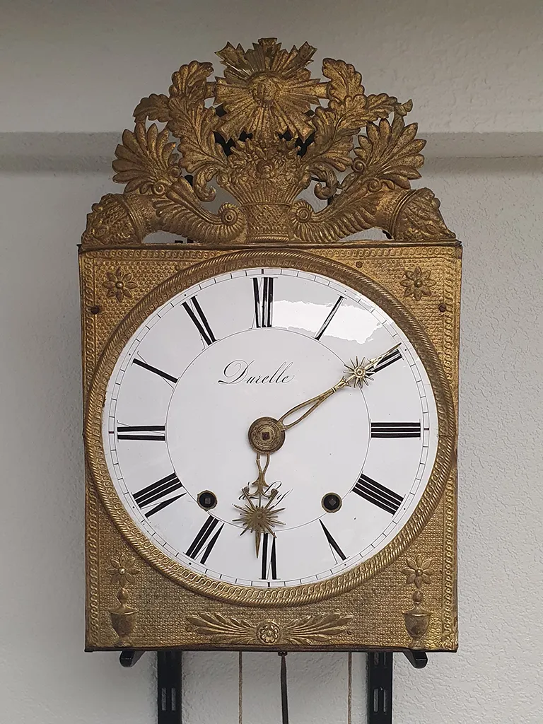 Réparation d'une horloge comtoise par Horlogers à Lyon
