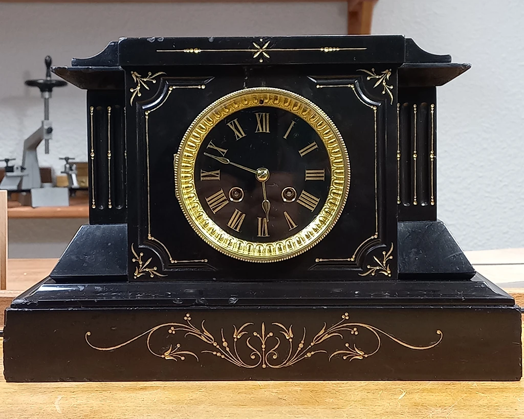 Réparation terminé d'une pendule de cheminée