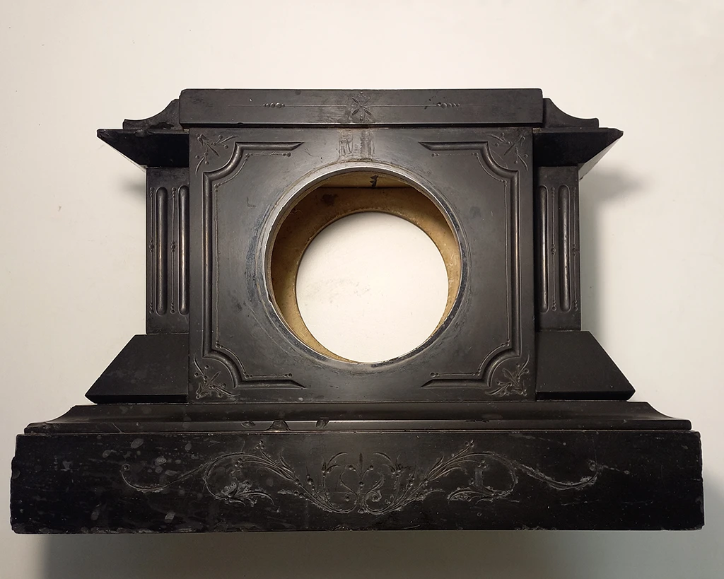 État initial : Réparation du marbre d'une pendule de cheminée