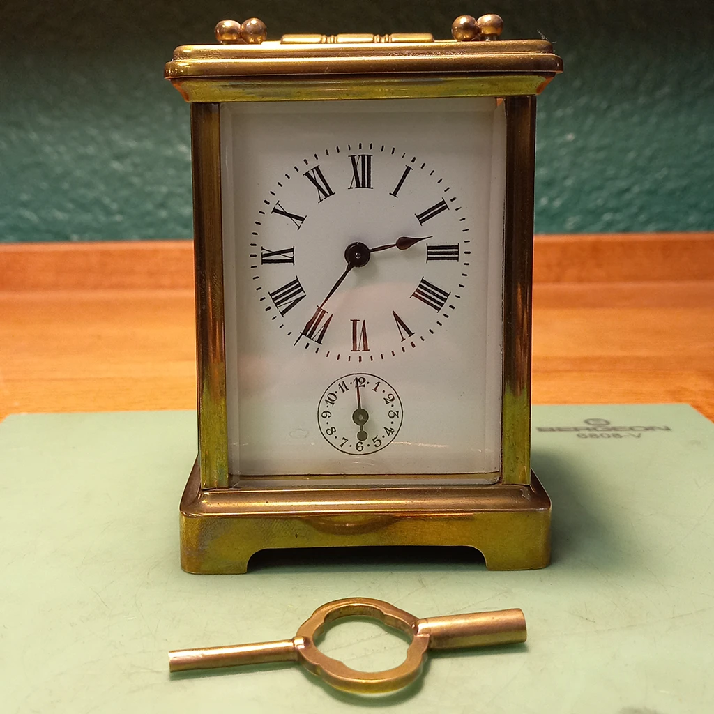 Horloger Lyon réparateur pendulette officier et clef