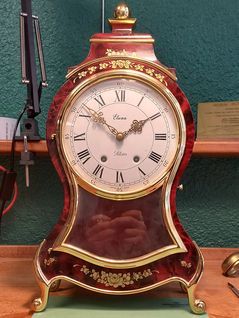 Horloger réparateur Lyon réparation Pendule Neuchateloise moderne Eluxa