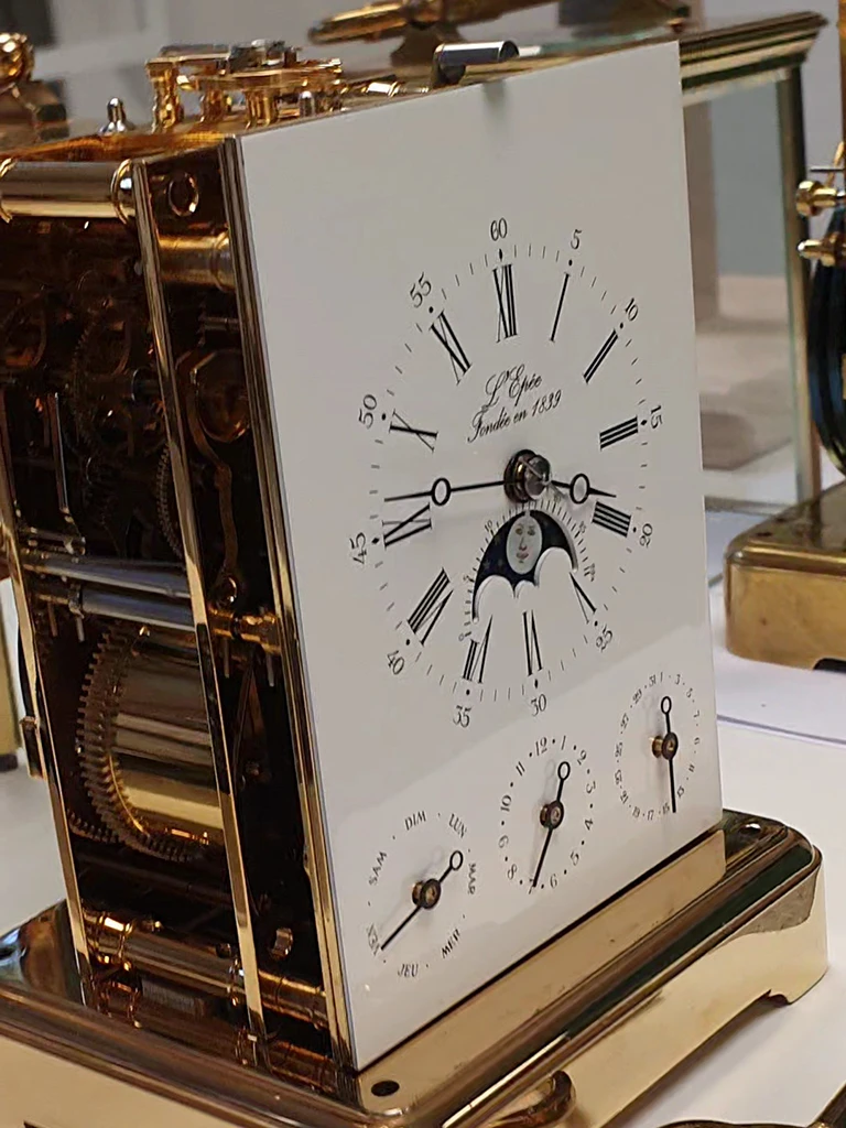 Horloger réparateur Lyon réparation Pendulette L'épée avec triple quantième et phase de lune