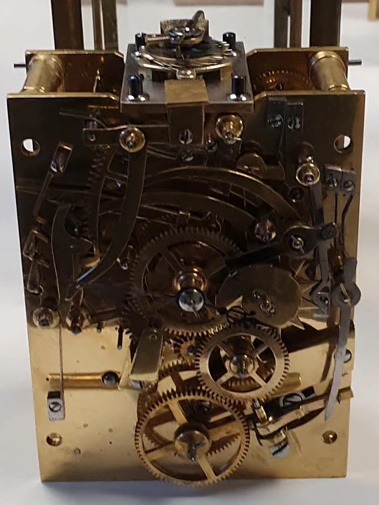 Horloger réparateur Lyon réparation Pendulette de voyage grande sonnerie des quarts