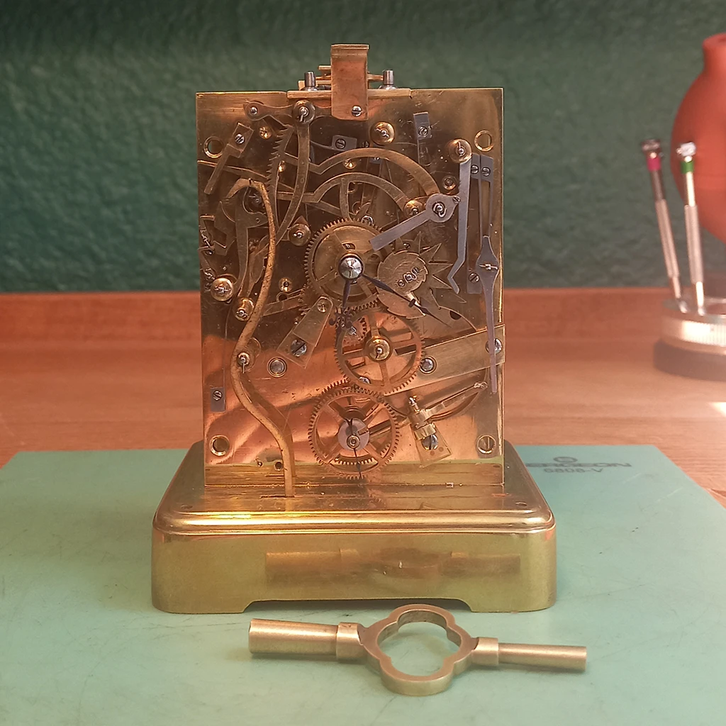 Horloger réparateur Lyon réparation Pendulette de voyage petite sonnerie aux quarts