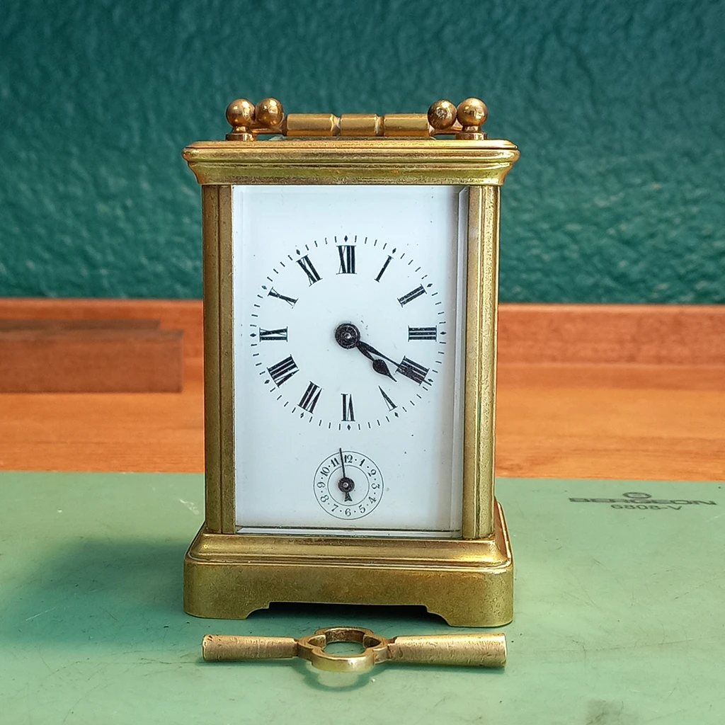 Horloger réparateur Lyon réparation Pendulette d'officier avec réveil