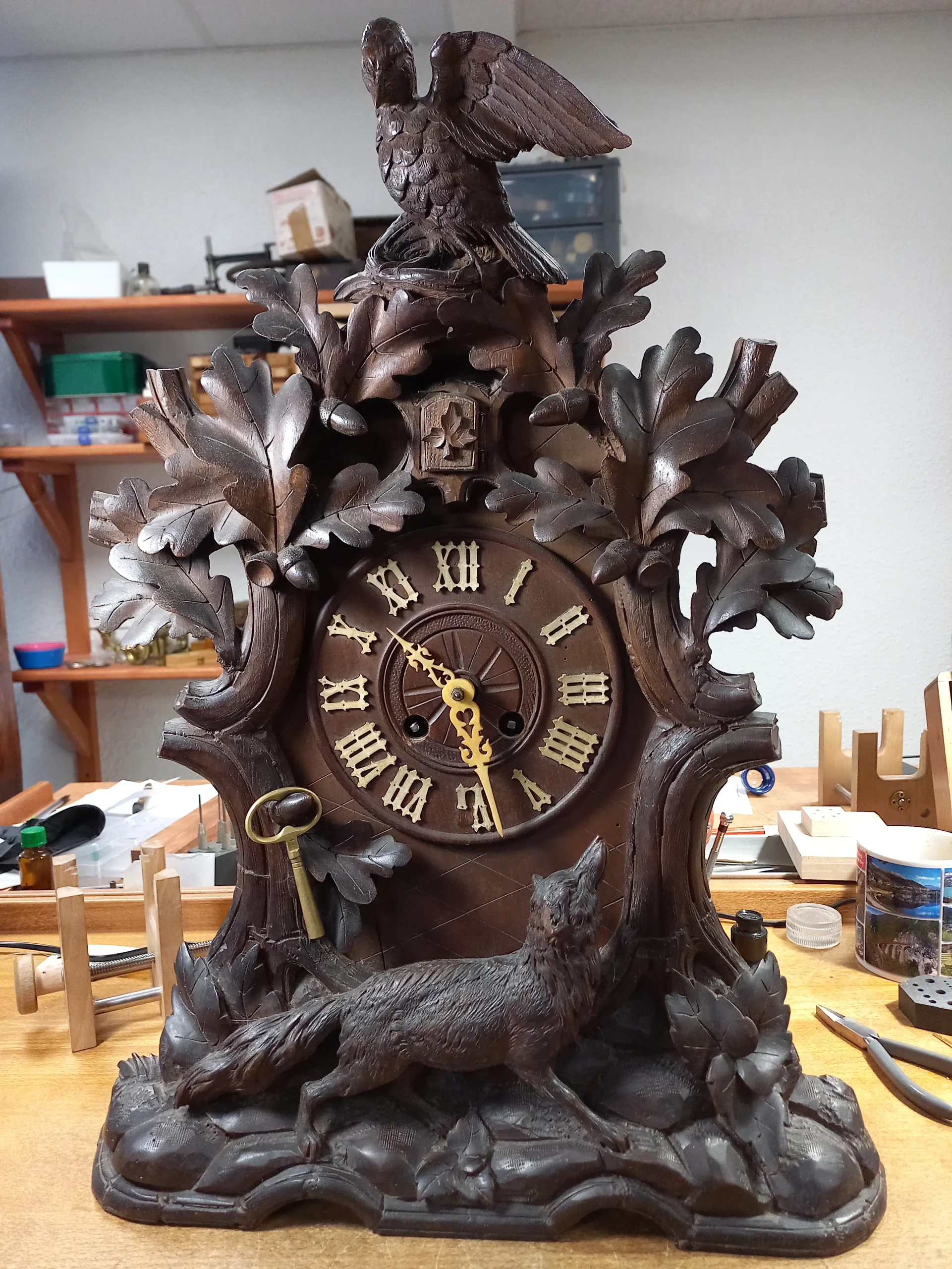 Horloger reparation Lyon coucou type foret noire à ressorts