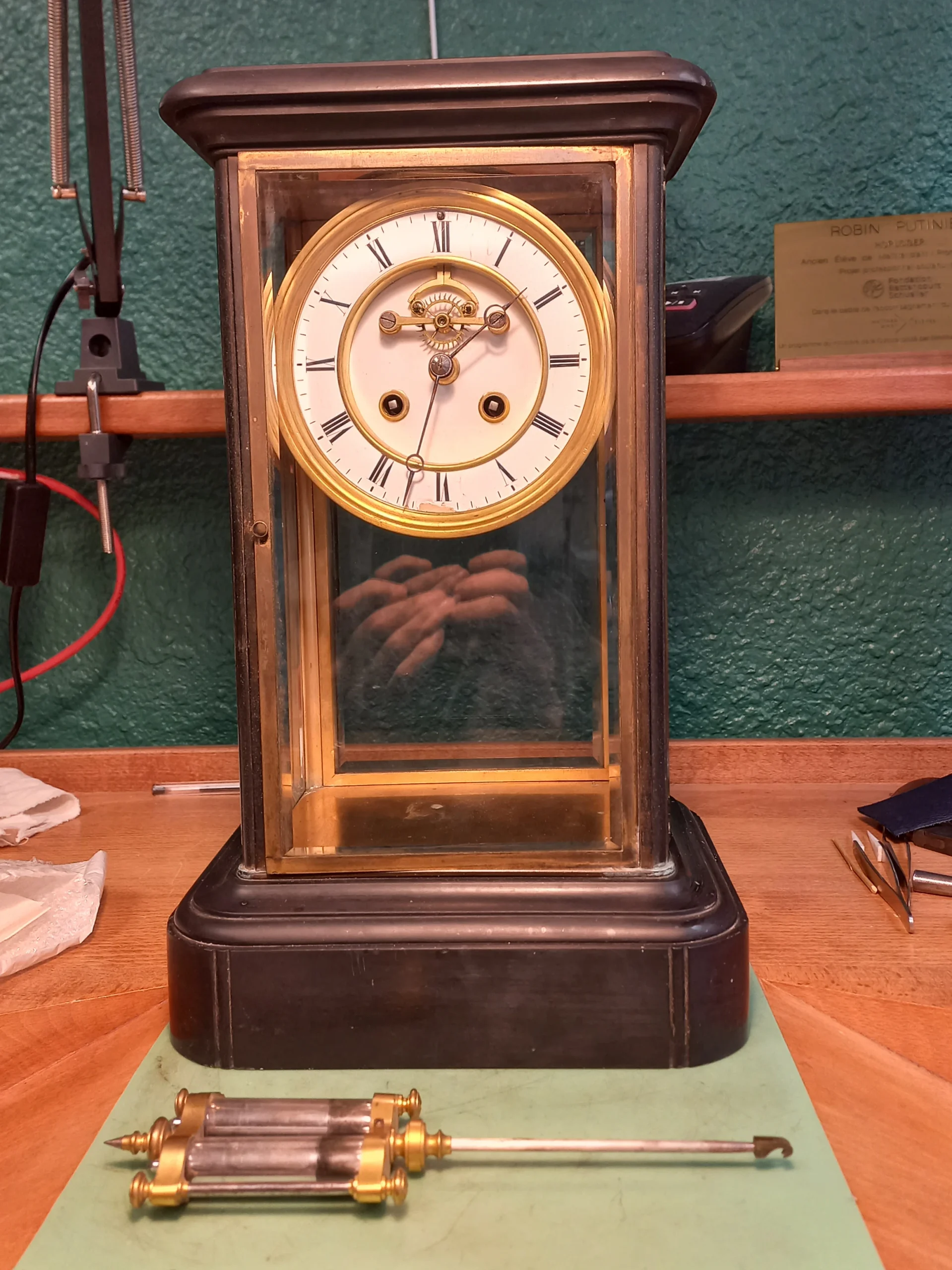 Horloger reparation Lyon pendule cloisonnée brocot apparent balancier mercure