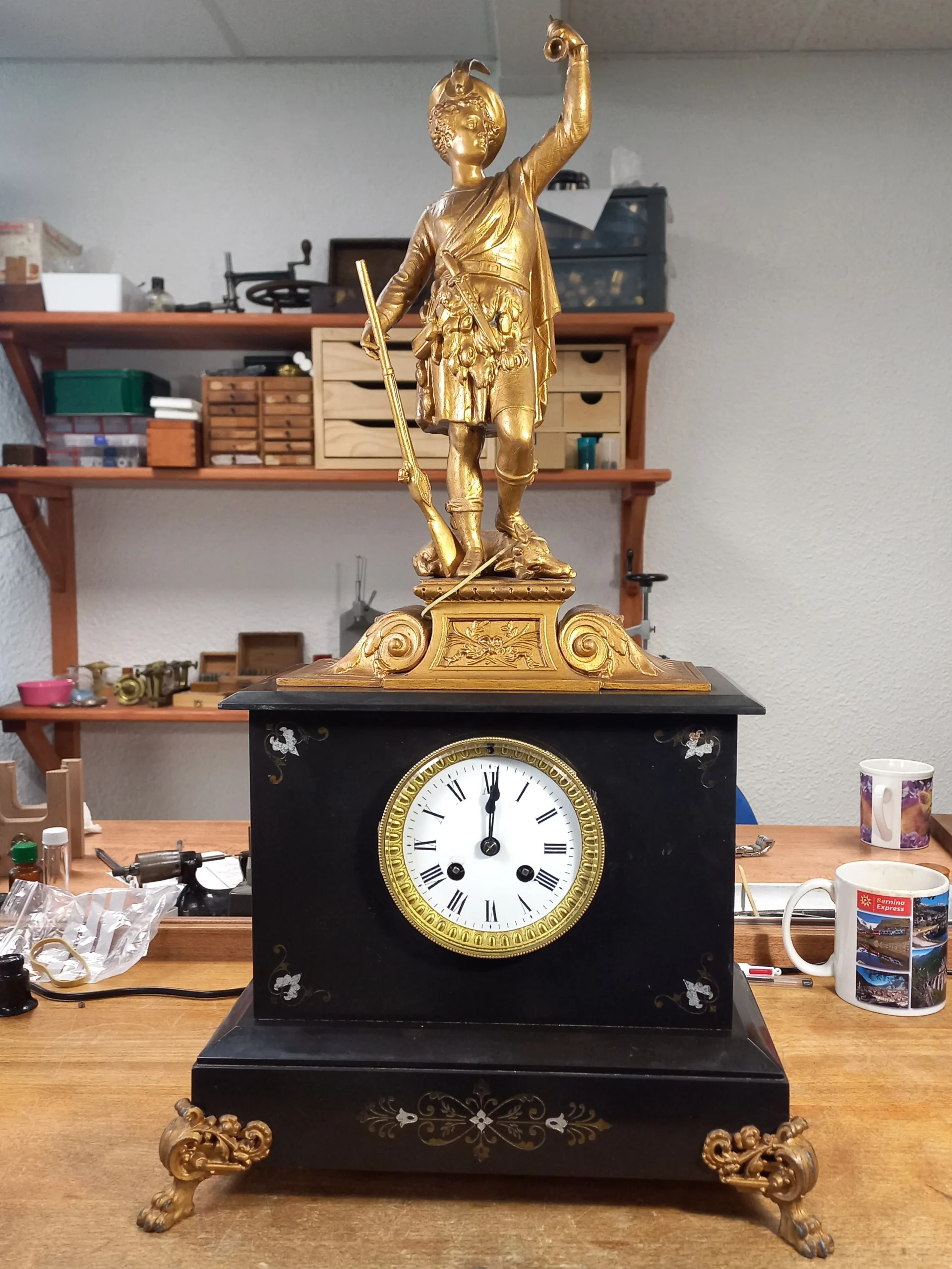 Horloger reparation Lyon pendule marbre noir avec bronze doré