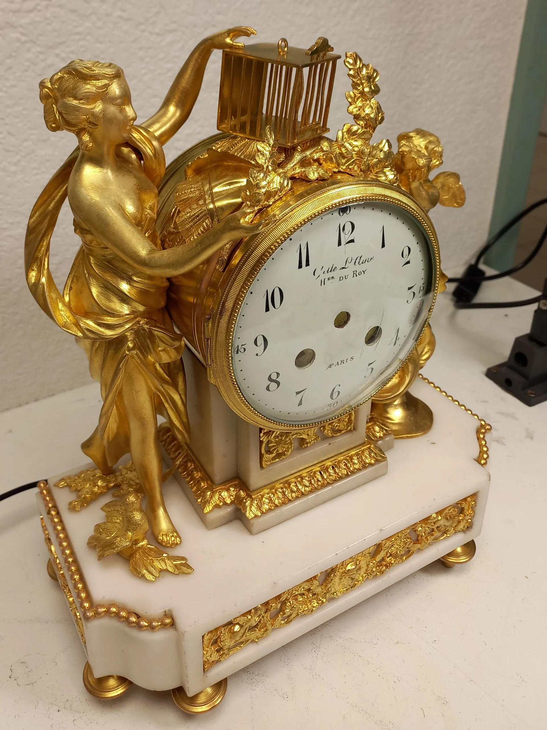 Horlogers Lyonnais Horloger Lyon réparation pendule état final détail statue